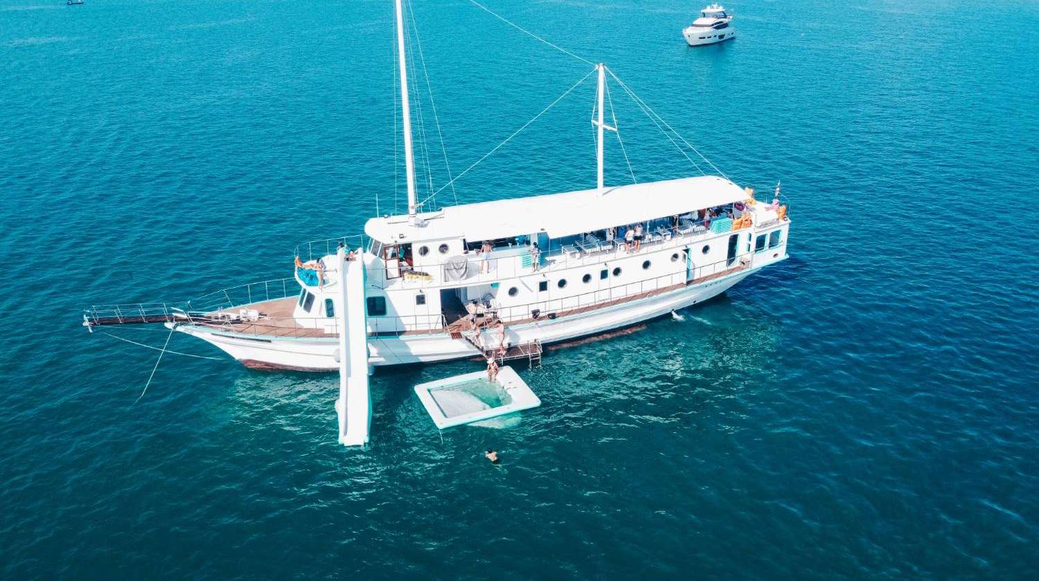 Taipan Yacht 130ft